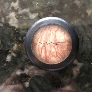MAC summer haze mineralize eyeshadow
